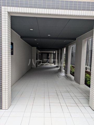 19/27 エントランス