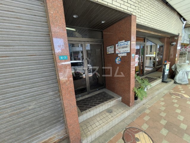 22/30 エントランス