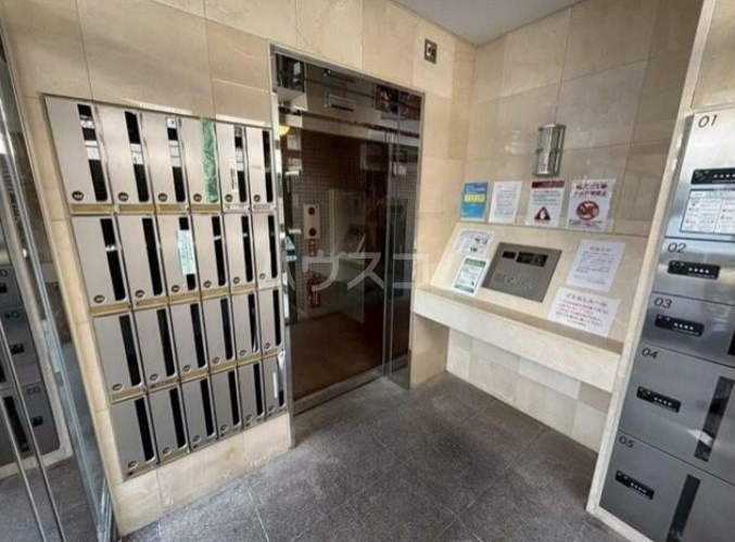 16/19 エントランス