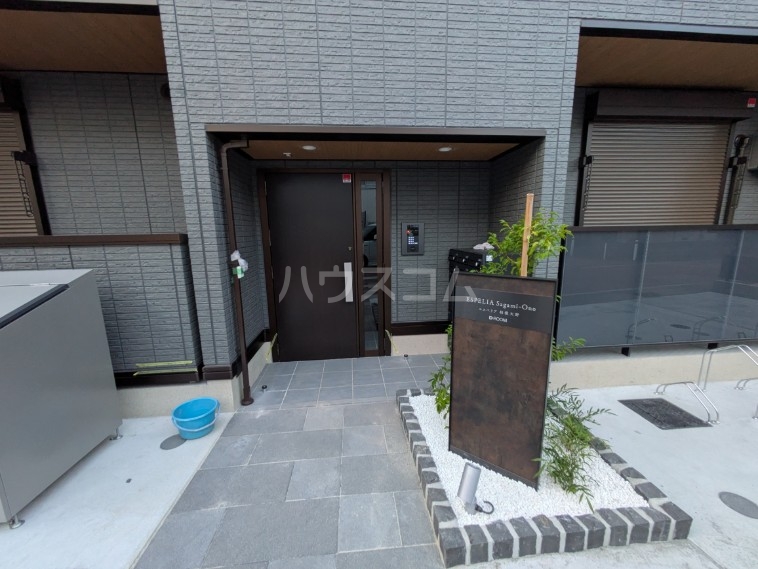 23/30 エントランス