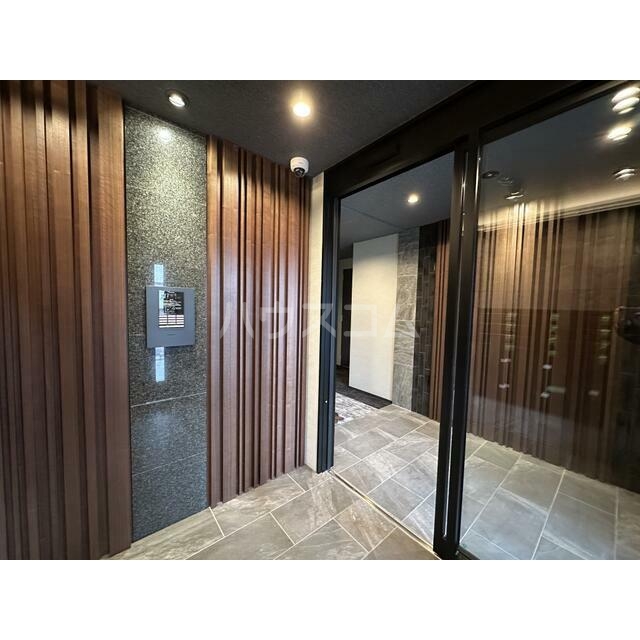 23/29 エントランス