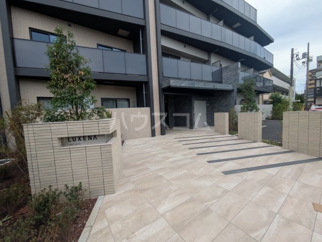 28/30 エントランス