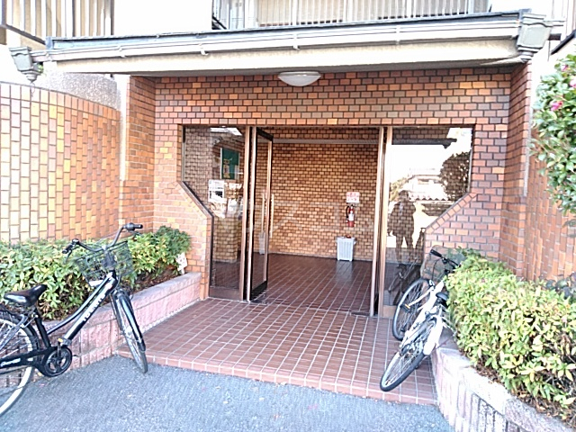 20/23 エントランス