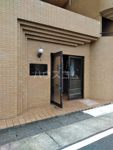 22/30 エントランス