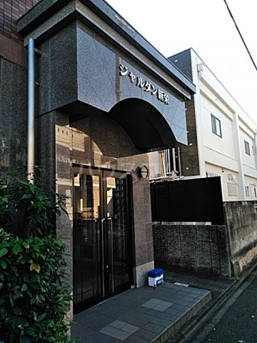 19/28 エントランス