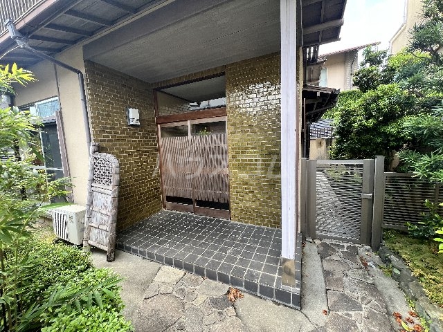 28/30 エントランス
