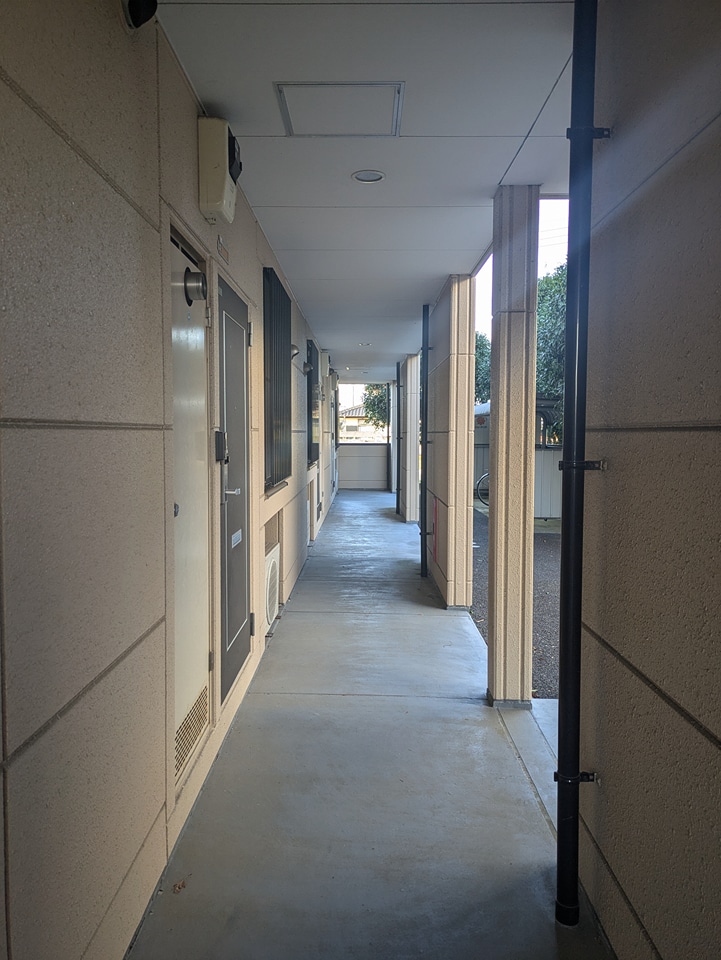 27/30 エントランス