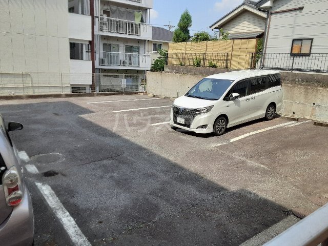18/21 駐車場