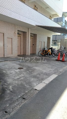 27/28 駐車場