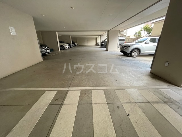 27/30 駐車場