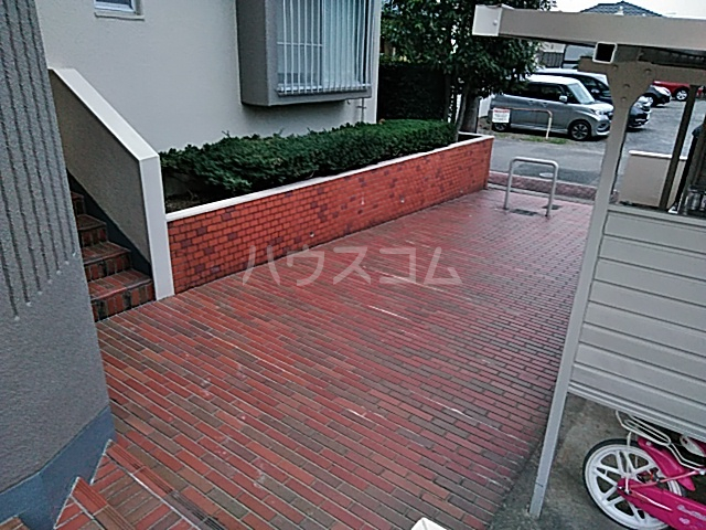 24/30 エントランス