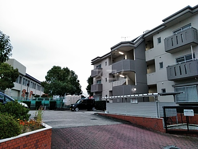 25/30 エントランス