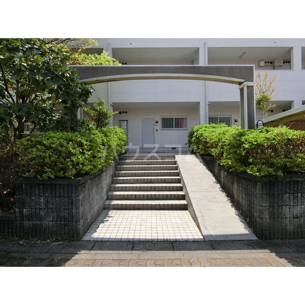 2/2 エントランス