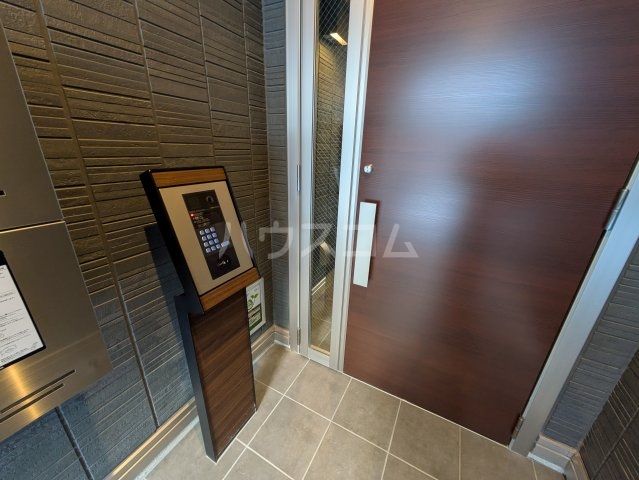 28/30 エントランス