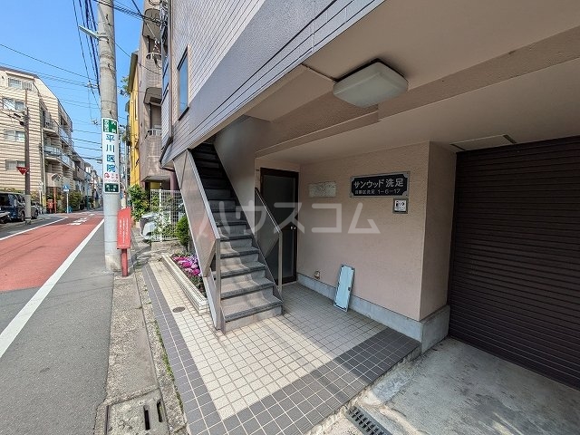 27/30 エントランス