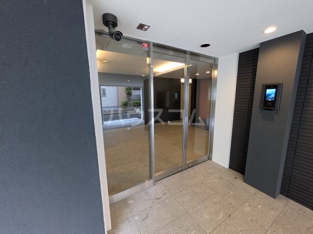 23/30 エントランス