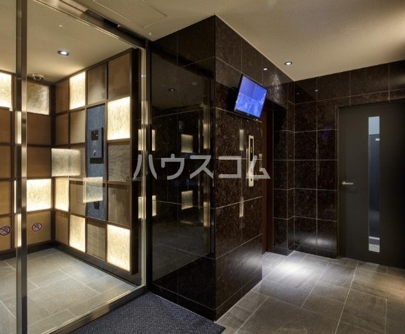 14/20 エントランス