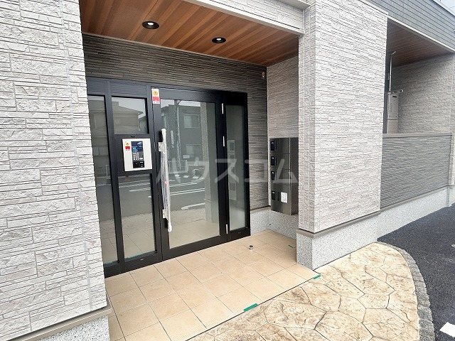 27/30 エントランス