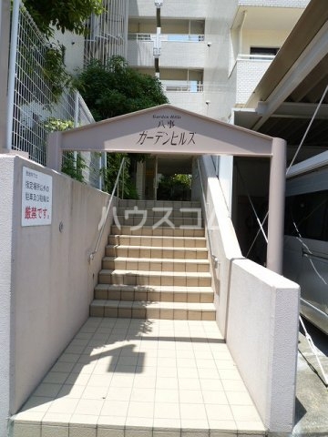 25/29 エントランス