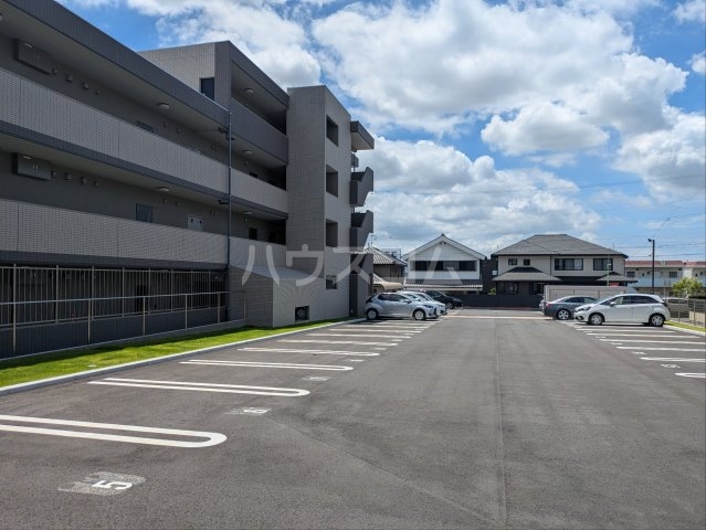 25/27 駐車場