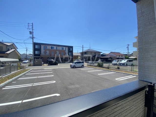 28/30 駐車場