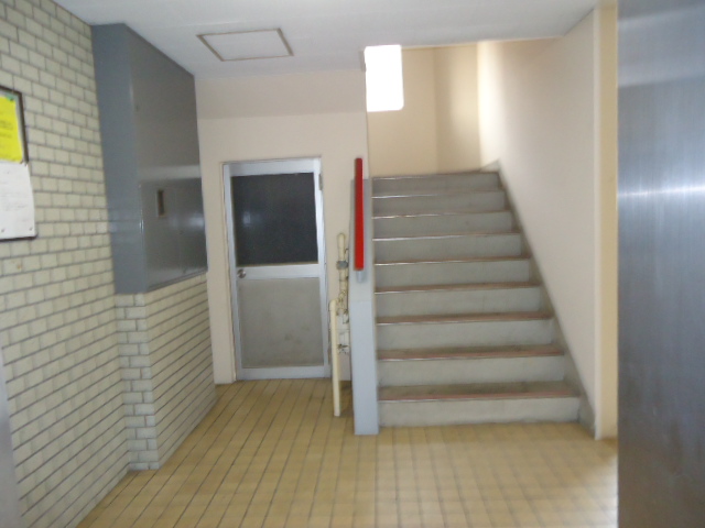 21/23 エントランス