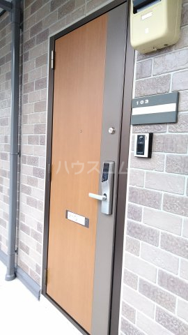 28/30 エントランス