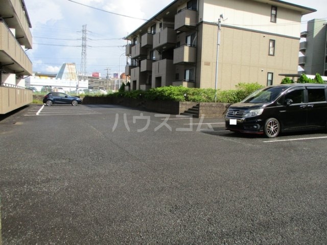 16/18 駐車場