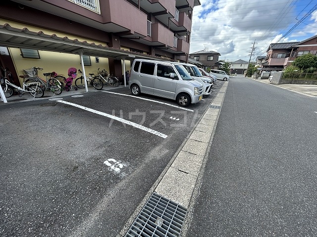 23/30 駐車場