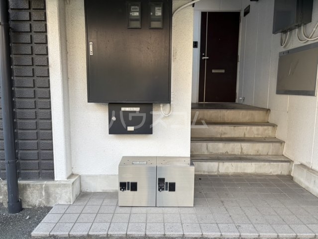 19/30 エントランス