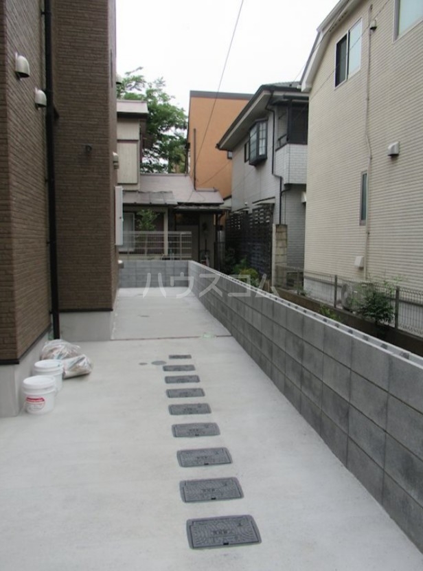 16/17 エントランス