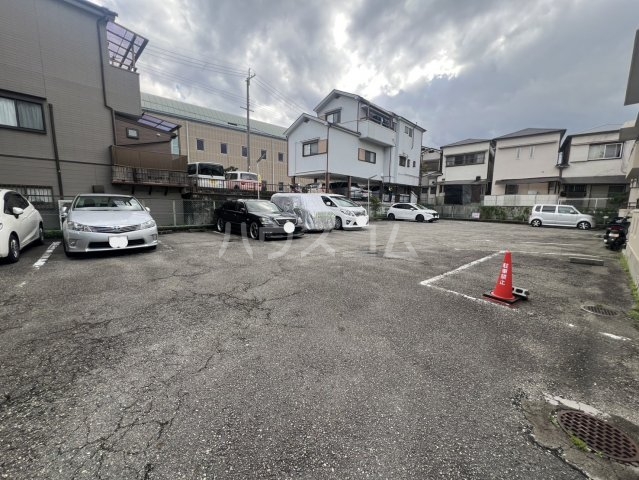 2/3 駐車場