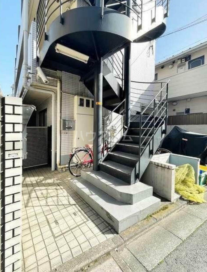 13/23 エントランス