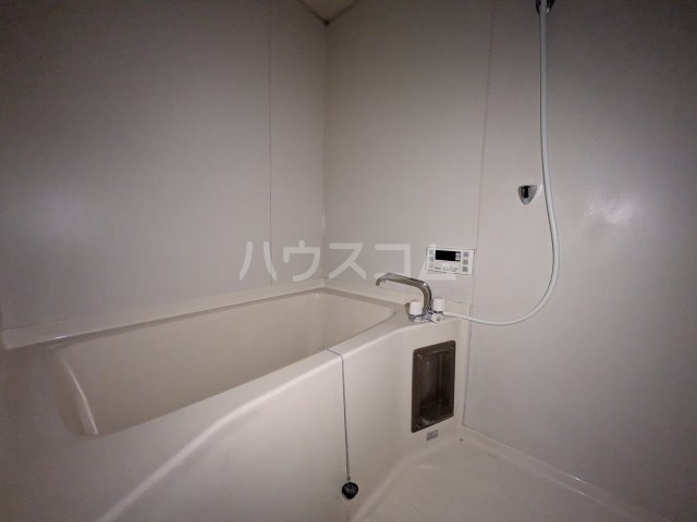 13/27 浴室