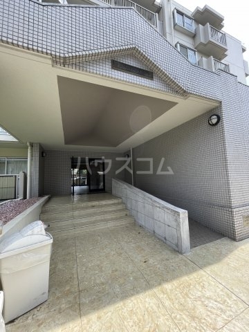 22/30 エントランス