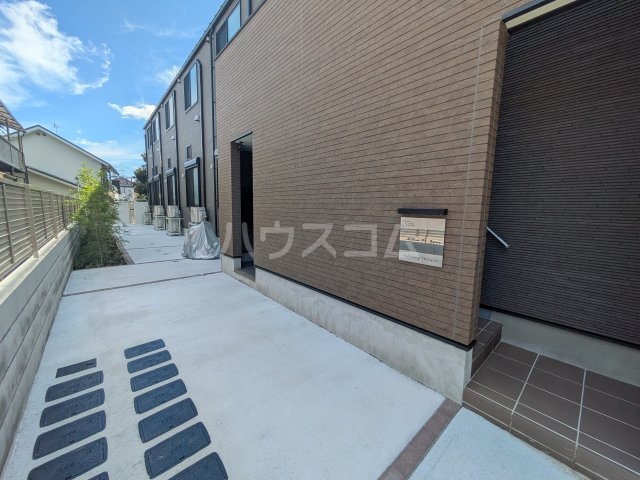 18/23 エントランス