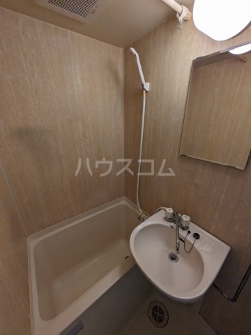 13/30 浴室