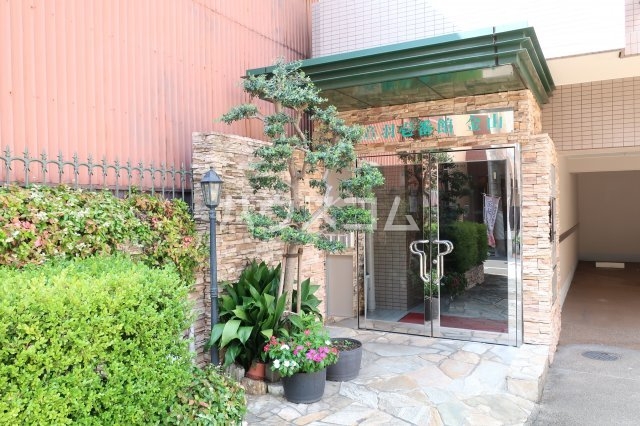 27/30 エントランス