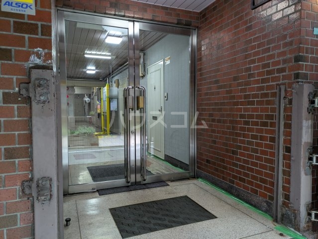 15/18 エントランス