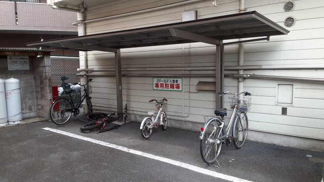 16/18 駐車場