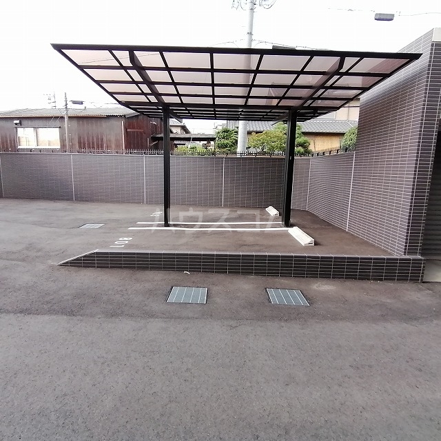 28/30 駐車場