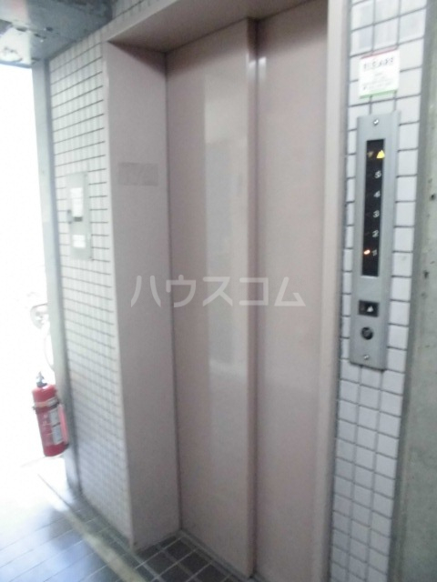 22/26 エントランス