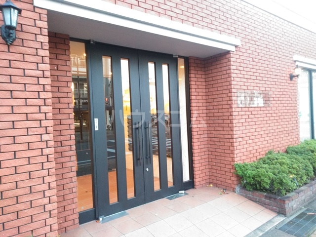 23/30 エントランス