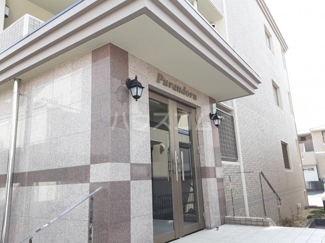 28/30 エントランス