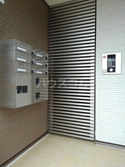 14/16 エントランス