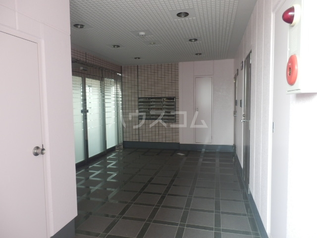 23/30 エントランス