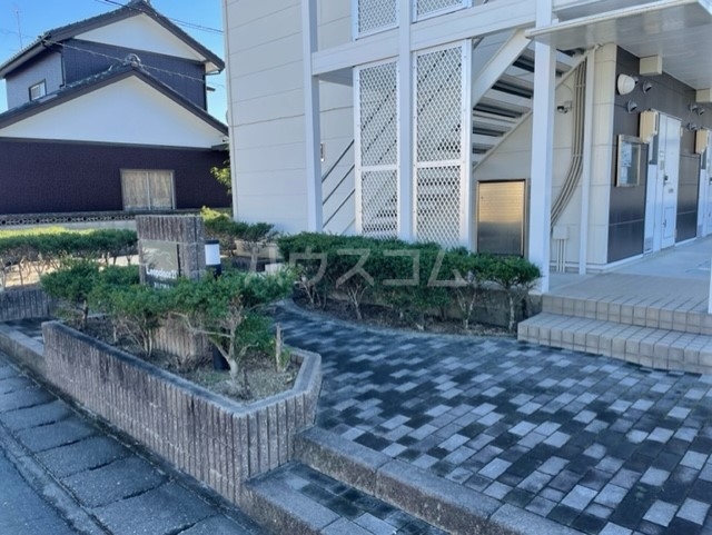 14/19 エントランス