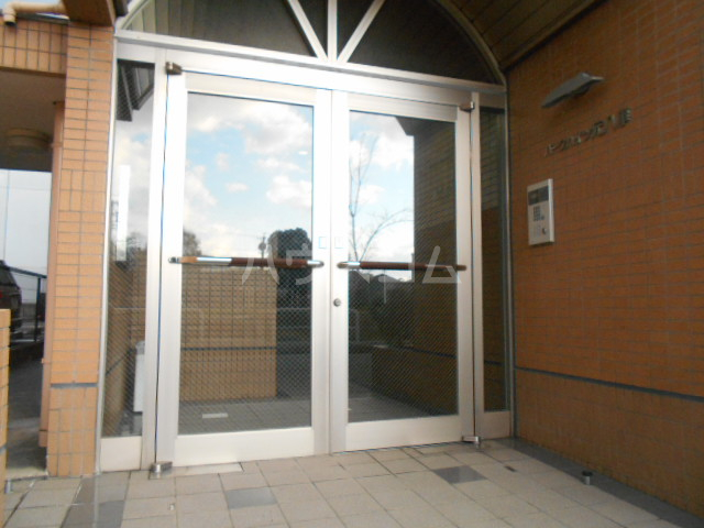 27/30 エントランス