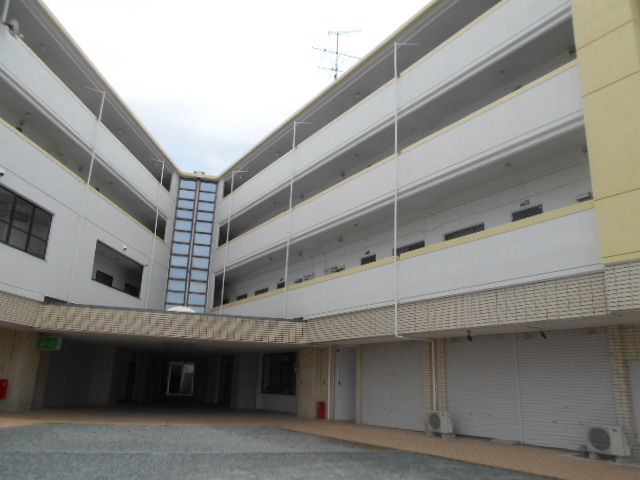 21/30 エントランス