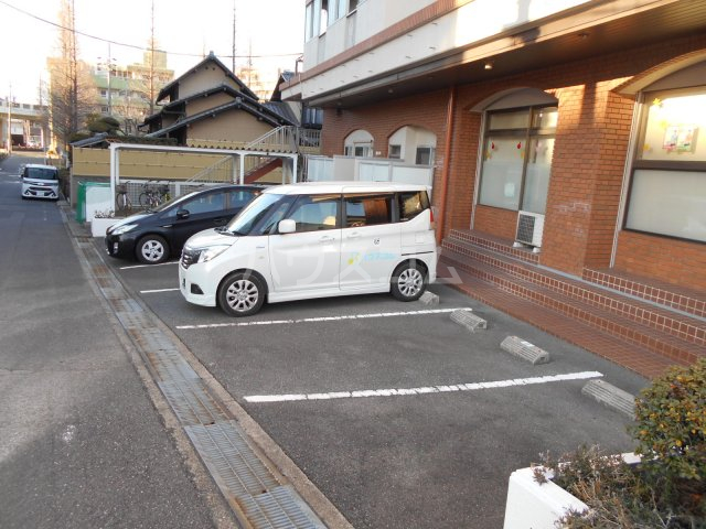 23/30 駐車場